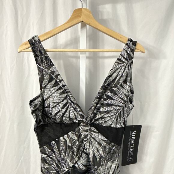 Miraclesuit Escape Swimsuit 14 One Piece Twist Of Fate Tummy Control Black White - Picture 8 of 13